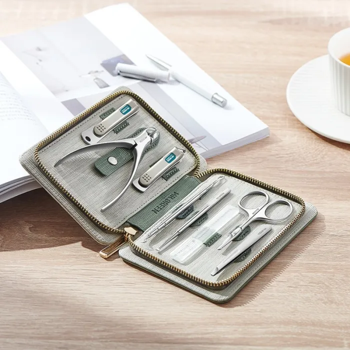 Professional manicure / pedicure set - stainless steel - with case - 8 pieces