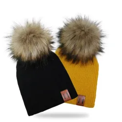 Knitted beanie with pom pom / leather label - unisex - for kids / adults