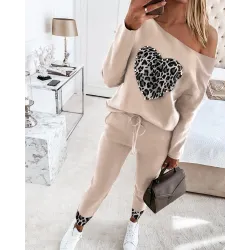 Elegant / sport tracksuit - set with sweater and pants - with heart / beads decorationHoodies & Jumpers