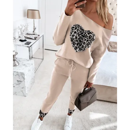 Elegant / sport tracksuit - set with sweater and pants - with heart / beads decoration