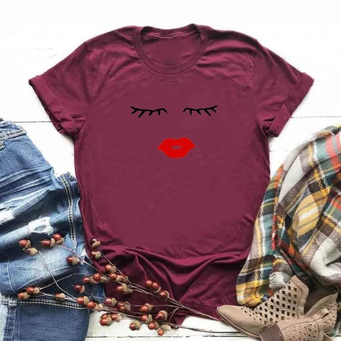 Trendy short sleeve t-shirt - eyelashes / red lips