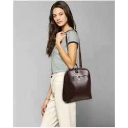 Luxurious vintage backpack - leather shoulder bag - with decorative V letterBackpacks