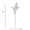Elegant broche med liljeblomst