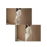 Varm elegant kjole - med blondeærmer - hvid