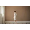 Varm elegant kjole - med blondeærmer - hvid