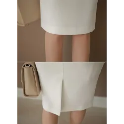 Varm elegant kjole - med blondeærmer - hvid