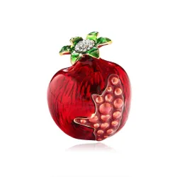 Elegant broche med rødt granatæble