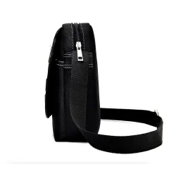 Trendy skuldertaske - med klap / lynlåse / lommer