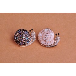 Fashionable snail broochBrooches