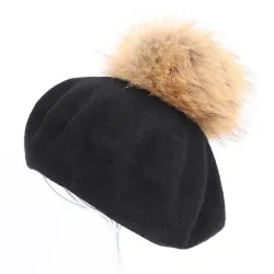 Elegant beret with fur pom-pom
